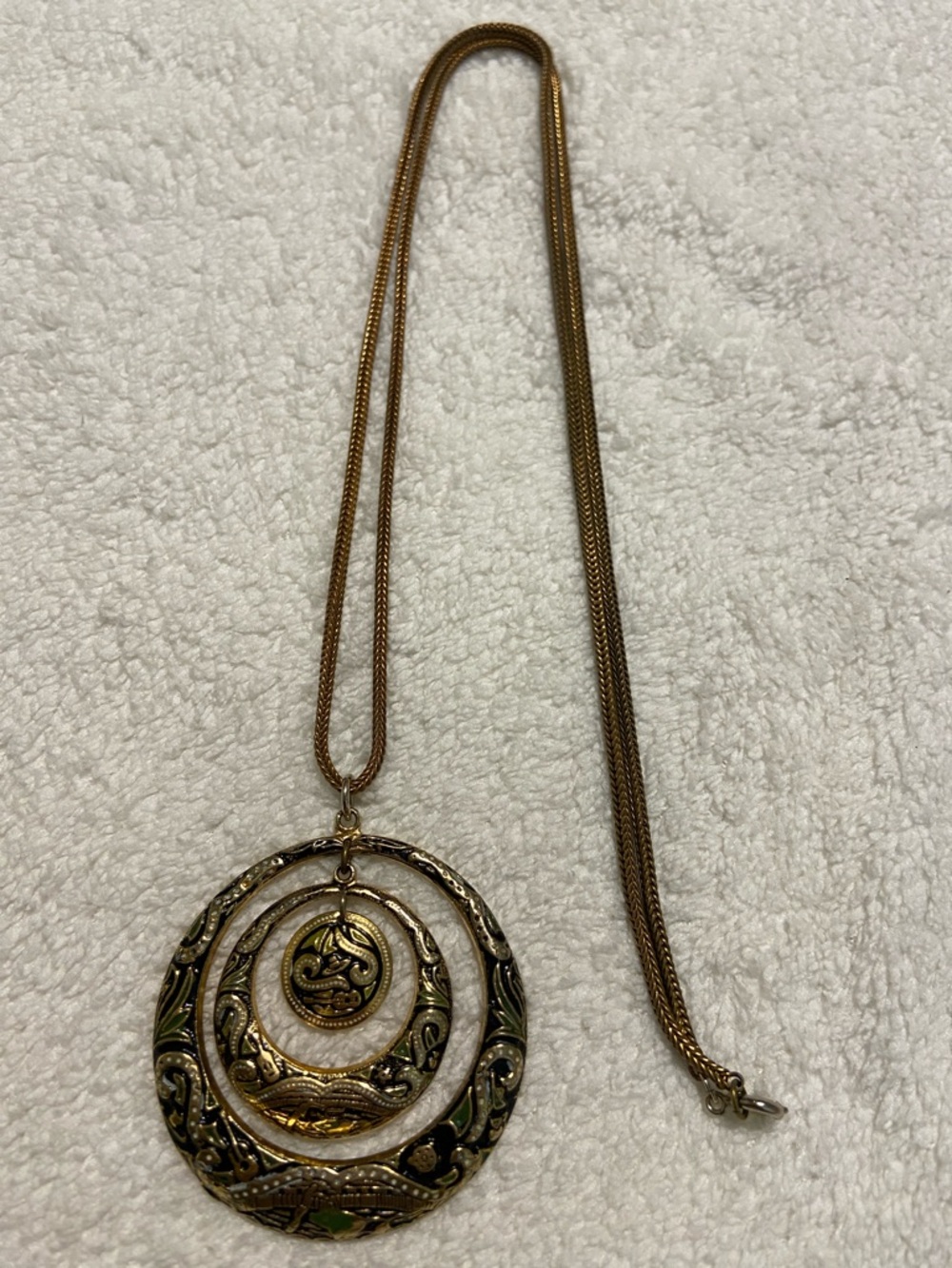 Vintage Gold-Tone Damascene Ornate Circular Pendant Necklace - Women Jewelry
